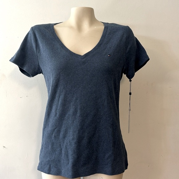 Tommy Hilfiger Vneck shirt women’s Medium NWT - Picture 1 of 2